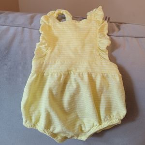 Buttercup yellow romper with ruffle straps and cross-back 🌼 6-9 months